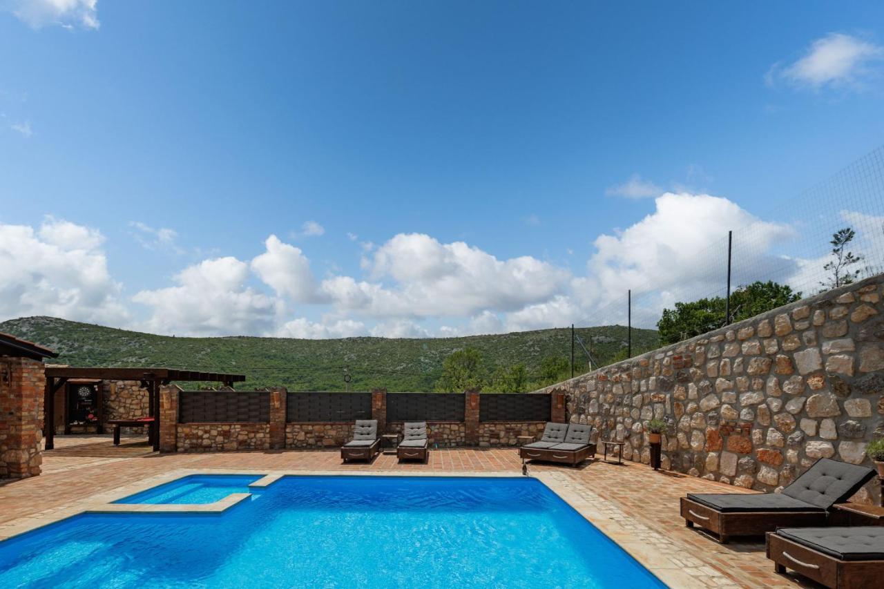 Pool Villa Cupido - Happy Rentals Drivenik Eksteriør billede