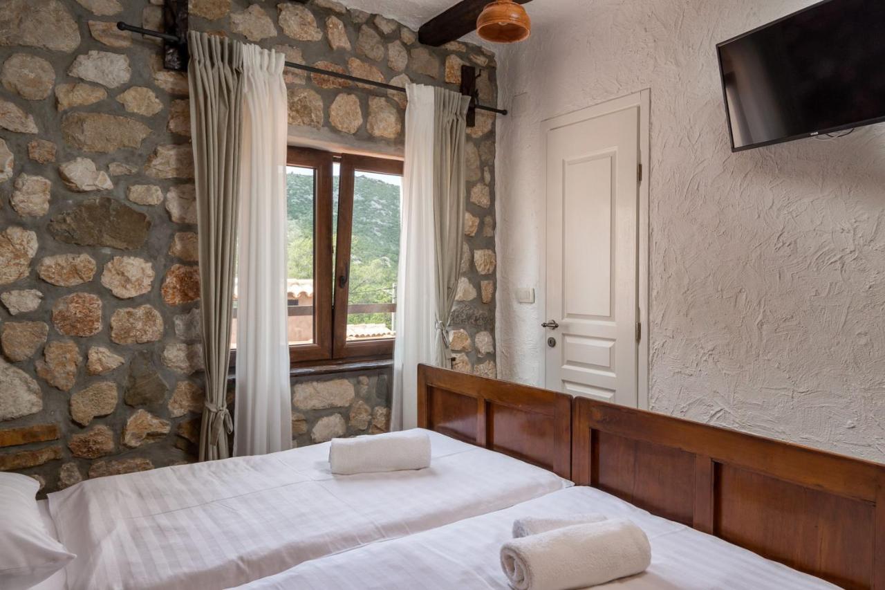 Pool Villa Cupido - Happy Rentals Drivenik Eksteriør billede