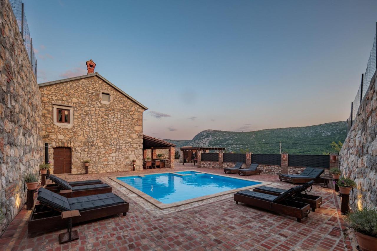 Pool Villa Cupido - Happy Rentals Drivenik Eksteriør billede
