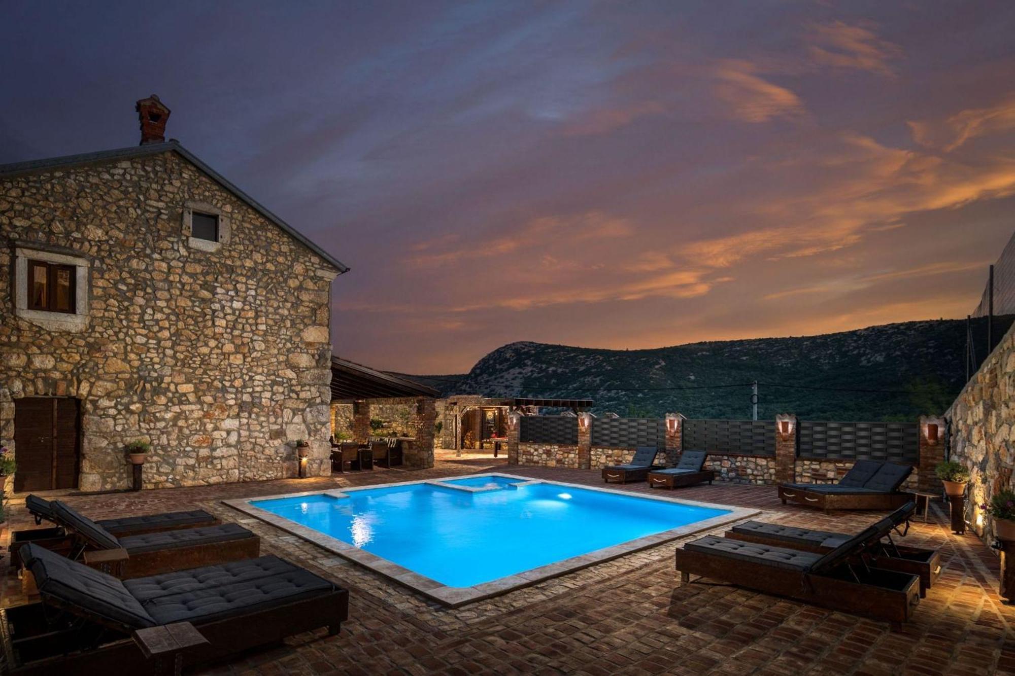 Pool Villa Cupido - Happy Rentals Drivenik Eksteriør billede